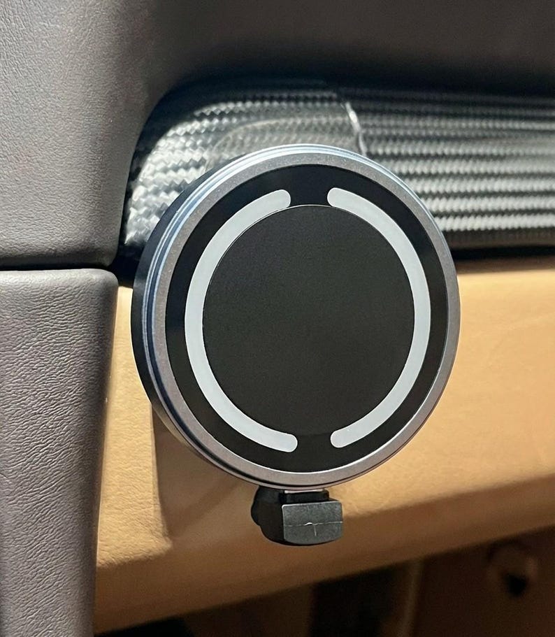 Wireless Magnetic Charging Mount for Porsche 911