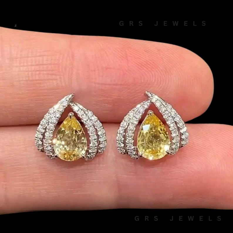 Yellow Sapphire Pear Cut with Round Diamond